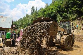 Srinagar-Leh Highway Closed As Cloudburst Triggers Mudslides In Ganderbal