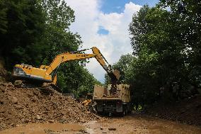 Srinagar-Leh Highway Closed As Cloudburst Triggers Mudslides In Ganderbal