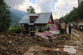 Srinagar-Leh Highway Closed As Cloudburst Triggers Mudslides In Ganderbal