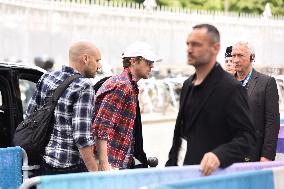 Paris 2024 - Ryan Gosling, Eva Mendes And Daughters Arrive At Bercy Arena