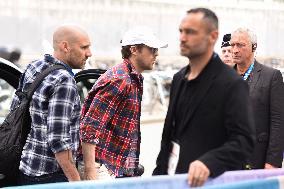 Paris 2024 - Ryan Gosling, Eva Mendes And Daughters Arrive At Bercy Arena