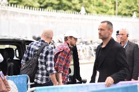 Paris 2024 - Ryan Gosling, Eva Mendes And Daughters Arrive At Bercy Arena