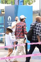 Paris 2024 - Ryan Gosling, Eva Mendes And Daughters Arrive At Bercy Arena