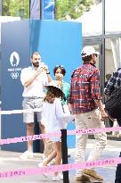 Paris 2024 - Ryan Gosling, Eva Mendes And Daughters Arrive At Bercy Arena