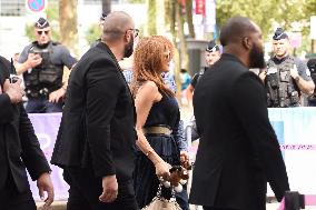 Paris 2024 - Ryan Gosling, Eva Mendes And Daughters Arrive At Bercy Arena