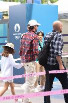 Paris 2024 - Ryan Gosling, Eva Mendes And Daughters Arrive At Bercy Arena