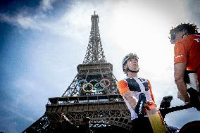 Paris 2024 - Road Race - Eiffel Tower Illustrations