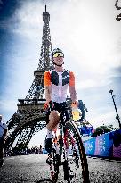 Paris 2024 - Road Race - Eiffel Tower Illustrations