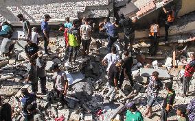 MIDEAST-GAZA-SCHOOLS-ISRAELI AIRSTRIKES-CASUALTIES