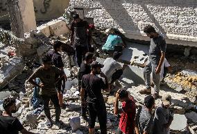 MIDEAST-GAZA-SCHOOLS-ISRAELI AIRSTRIKES-CASUALTIES