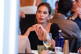 Teri Hatcher Has Dinner - Palma De Mallorca