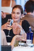 Teri Hatcher Has Dinner - Palma De Mallorca