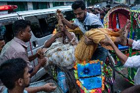 Injured People Being Carried To Dhaka Medical College For Treatment