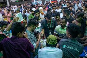 Injured People Being Carried To Dhaka Medical College For Treatment