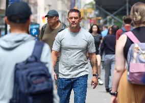 Tom Hardy and Kelly Marcel On Set - NYC