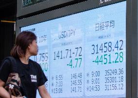 JAPAN-TOKYO-STOCKS-PLUMMET