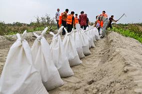 CHINA-XINJIANG-TARIM RIVER-FLOOD CONTROL-WATER LEVEL ALERT  (CN)