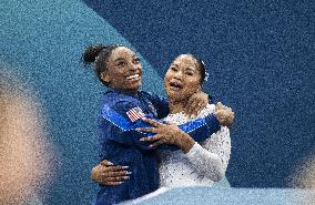 Paris 2024 - Simone Biles And Jordan Chiles Celebrate Their Medals