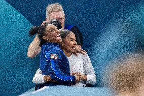 Paris 2024 - Simone Biles And Jordan Chiles Celebrate Their Medals