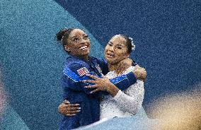 Paris 2024 - Simone Biles And Jordan Chiles Celebrate Their Medals