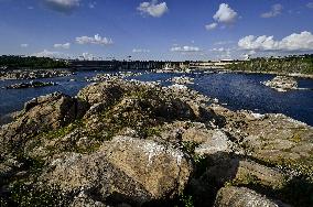 Water level drops in Dnipro River in Zaporizhzhia