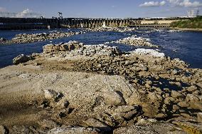 Water level drops in Dnipro River in Zaporizhzhia