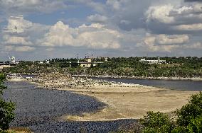 Water level drops in Dnipro River in Zaporizhzhia