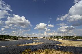 Water level drops in Dnipro River in Zaporizhzhia