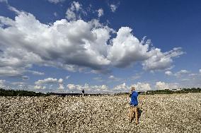 Water level drops in Dnipro River in Zaporizhzhia