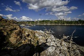 Water level drops in Dnipro River in Zaporizhzhia