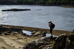 Water level drops in Dnipro River in Zaporizhzhia