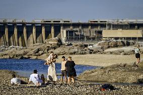 Water level drops in Dnipro River in Zaporizhzhia