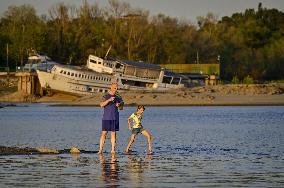 Water level drops in Dnipro River in Zaporizhzhia