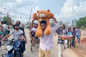 Bangladeshi people Celebrate After PM Resign