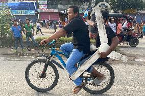 Bangladeshi people Celebrate After PM Resign