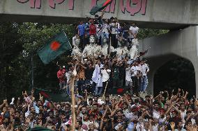 People Celebrates In Bangladesh