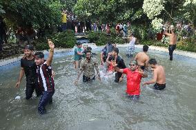 Bangladeshi People Celebrate After PM Fleeing - Dhaka