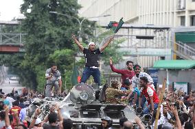 Bangladeshi People Celebrate After PM Fleeing - Dhaka