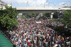 Bangladeshi People Celebrate After PM Fleeing - Dhaka