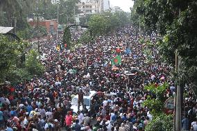 Bangladeshi People Celebrate After PM Fleeing - Dhaka