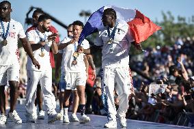 Paris 2024 - Fans welcome medalists at the Parc des Champions in Paris