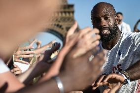 Paris 2024 - Fans welcome medalists at the Parc des Champions in Paris