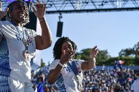 Paris 2024 - Fans welcome medalists at the Parc des Champions in Paris