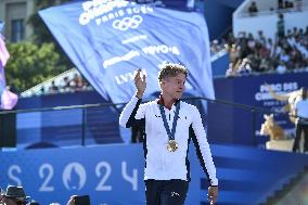 Paris 2024 - Fans welcome medalists at the Parc des Champions in Paris