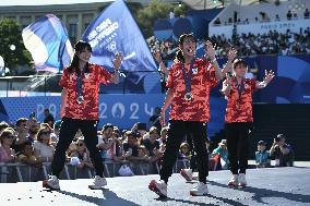 Paris 2024 - Fans welcome medalists at the Parc des Champions in Paris