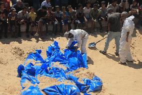 MIDEAST-GAZA-KHAN YOUNIS-MASS FUNERAL