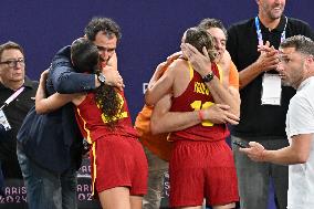 Paris 2024 - King Felipe Watches Basketball 3x3