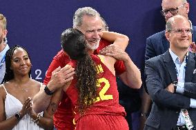 Paris 2024 - King Felipe Watches Basketball 3x3