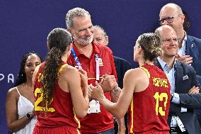 Paris 2024 - King Felipe Watches Basketball 3x3