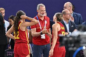 Paris 2024 - King Felipe Watches Basketball 3x3